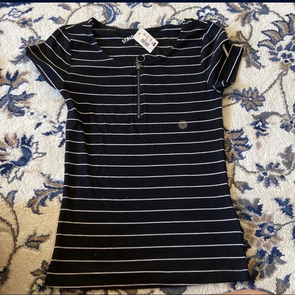 black and white stripped aeropostale tee (new)